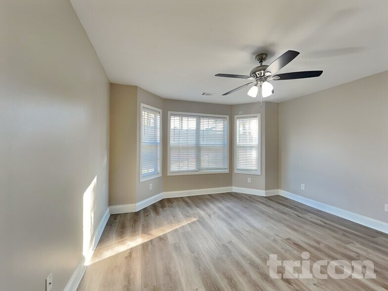 Building Photo - 1916 Roxey Ln