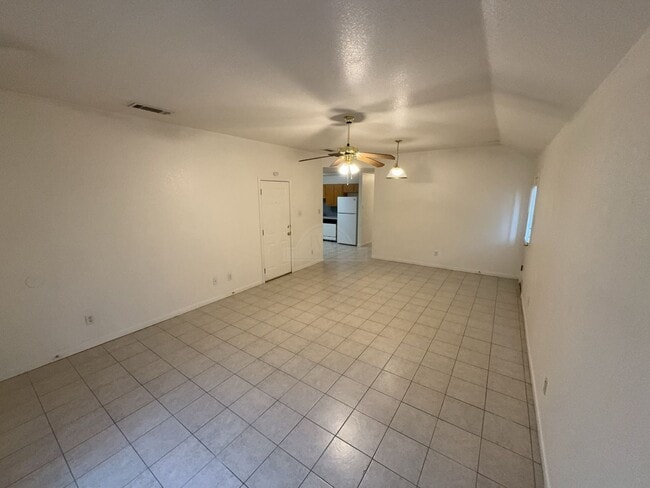 Building Photo - 2807 Edgefield
