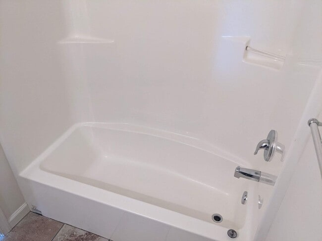 Building Photo - 3 Bedroom Townhouse For Rent in Charming Waynesboro, PA