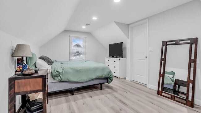 Building Photo - 309 Jersey Ave