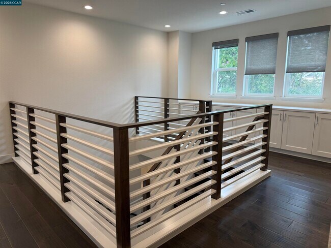 Building Photo - 110 Julia Lp