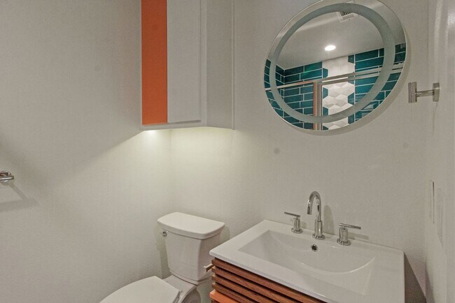 Building Photo - Pet-Friendly 1-Bedroom Apartment in Downtown Rogers –  Move-In Special!