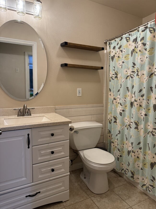 Building Photo - 580 Orion Dr