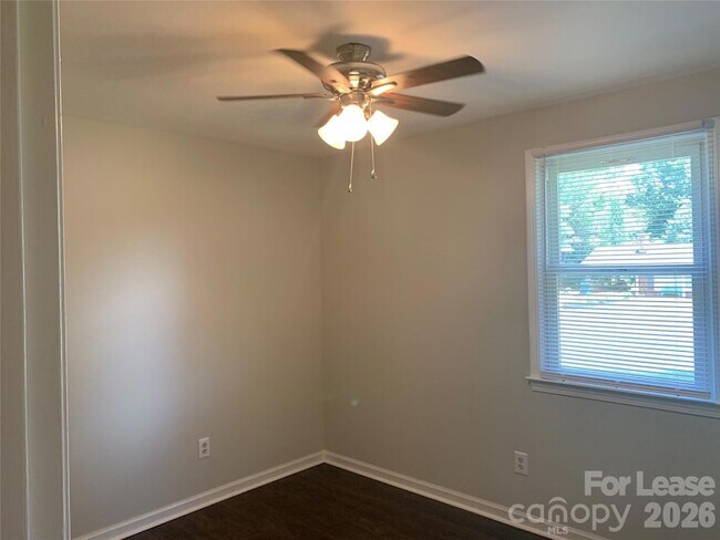 Building Photo - 2995 Wonderland Ln