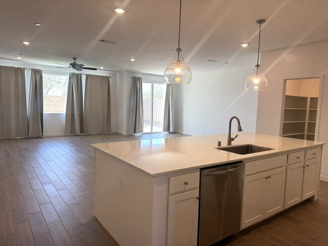Building Photo - 1083 Traverse Dr S