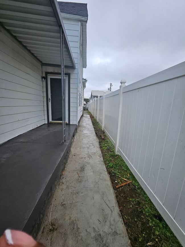 Building Photo - 4bed/2bath house  (EHA APPROVED)