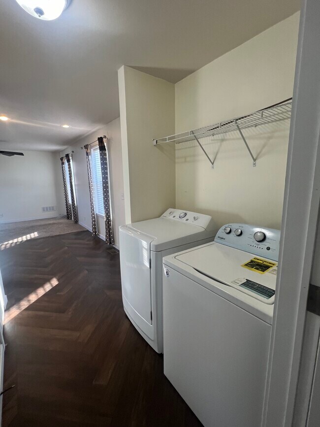 Building Photo - 934 9th St