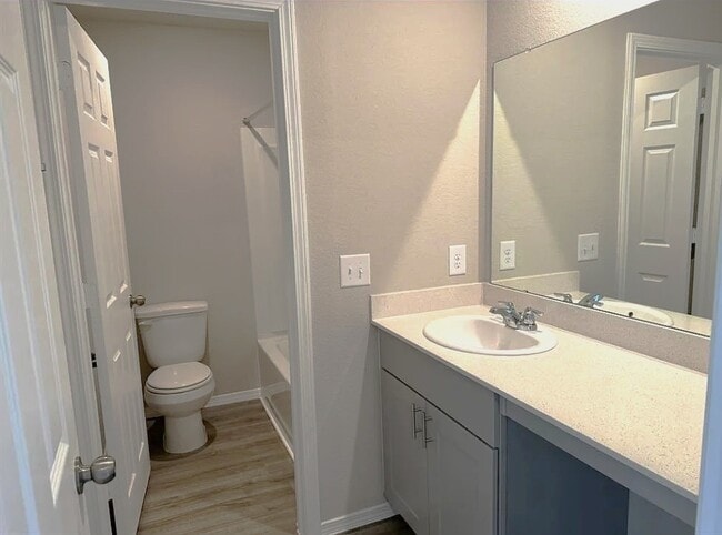 Building Photo - 707 Long Cedar Dr