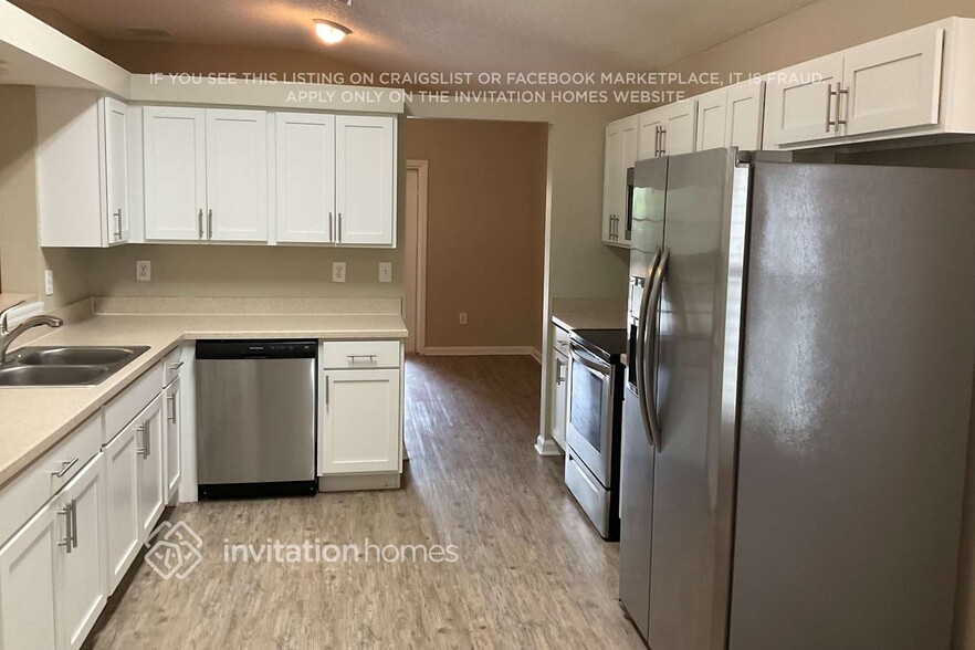 Building Photo - 863 S Lilac Loop