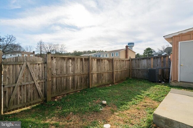 Building Photo - 9 Park Square Dr