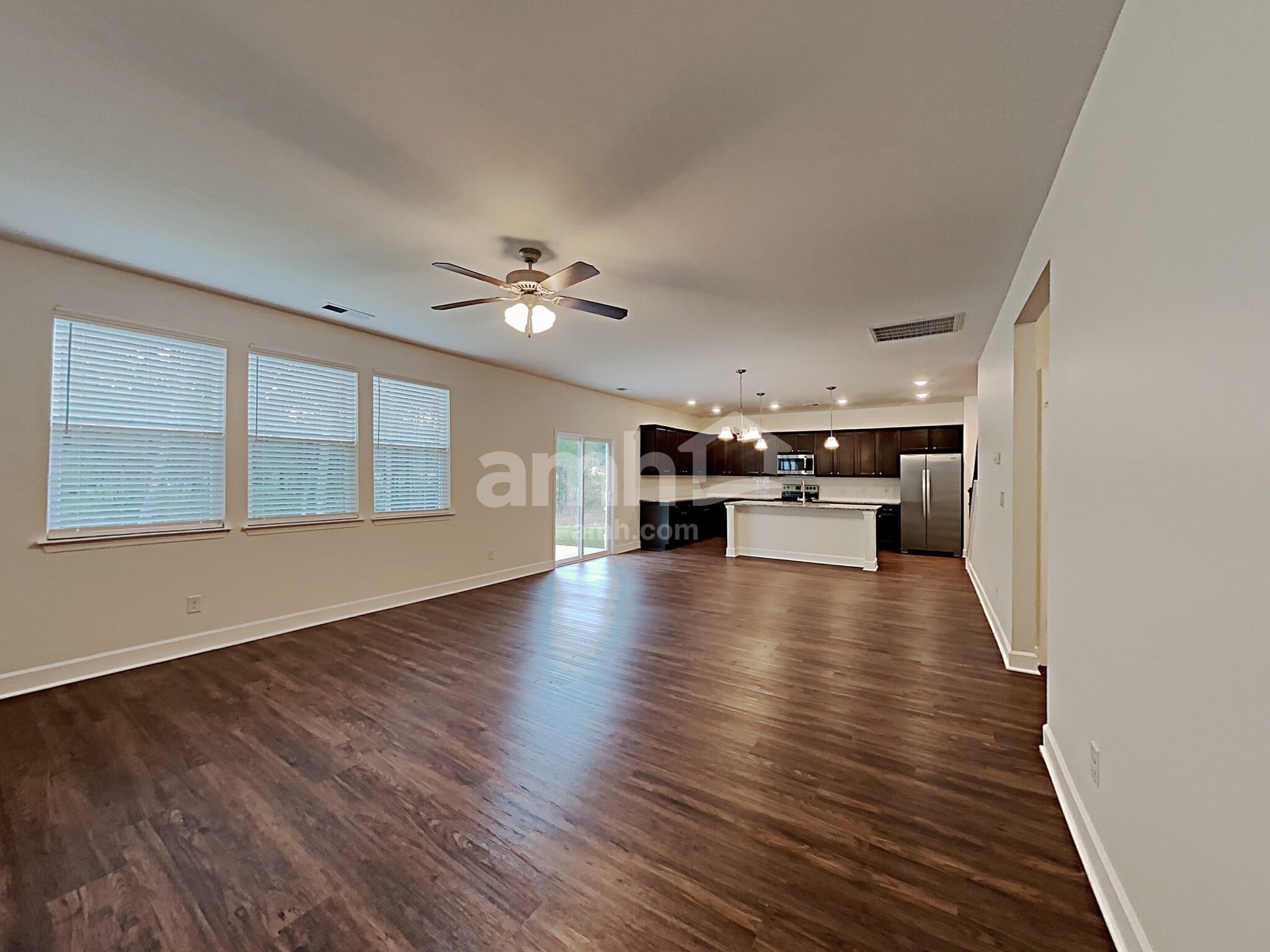Building Photo - 4515 Tarpon Dr