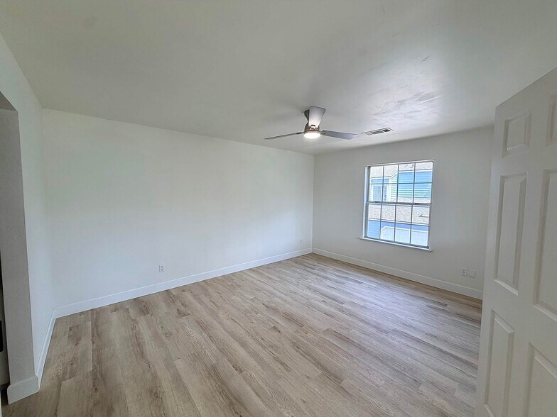 Building Photo - 1448 Plymouth Rock Way