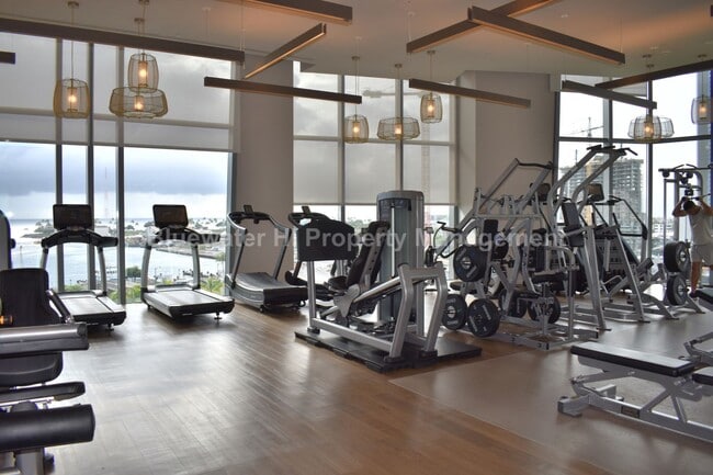 Building Photo - Koula 3/3/2, high flr. w/ Ocean & DH Views (Kakaako Area)