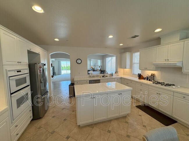 Building Photo - 1290 Esperanza Trail