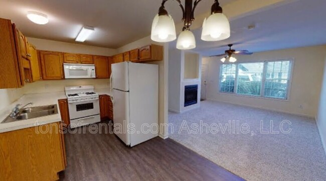 Building Photo - 98 Rotunda Cir