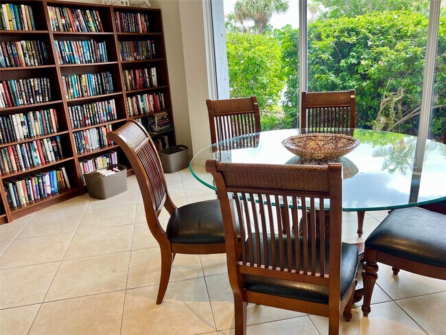 Building Photo - 800 SE 20th Ave