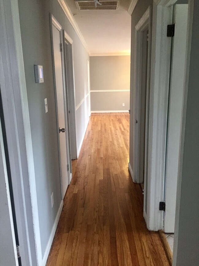 Building Photo - 5321 Ridgewood Heights Dr