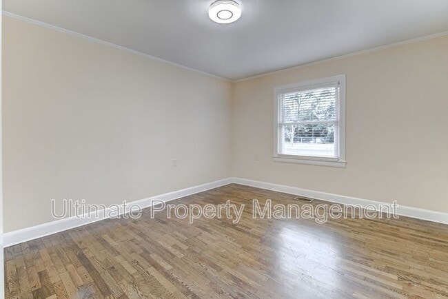 Building Photo - 161 Brentwood Dr