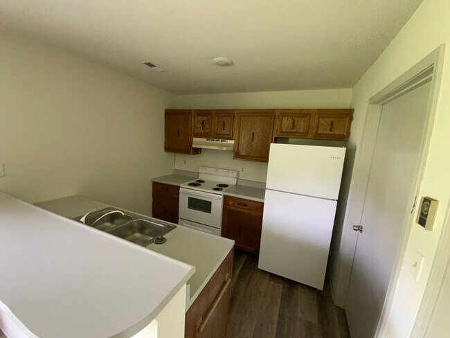 Building Photo - 439-441-441 N Shiloh Ave