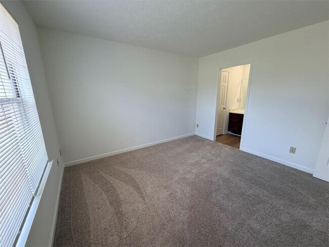 Building Photo - 5556 Clover Rise Ln