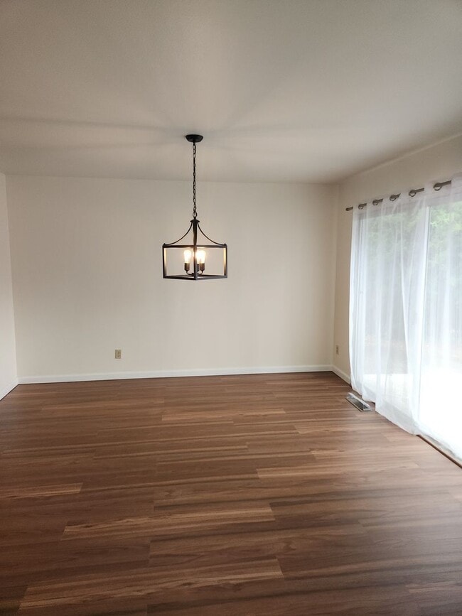 Building Photo - Lovely Home in Oakmont 55+ community