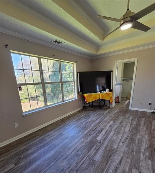 Building Photo - 1696 Central Park Loop