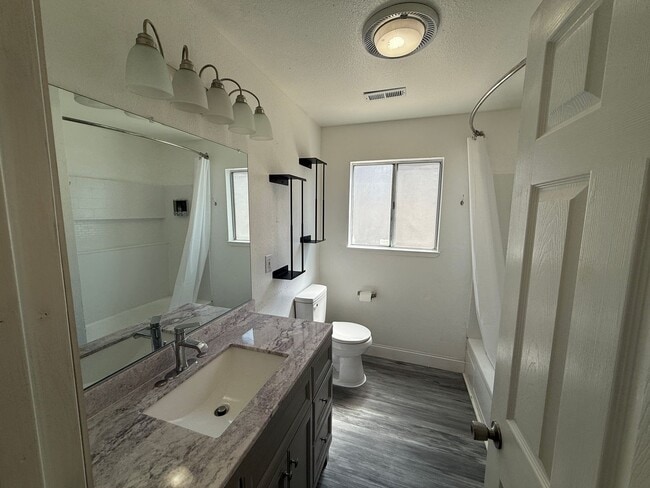 Building Photo - Updated single story home located in Ceres!