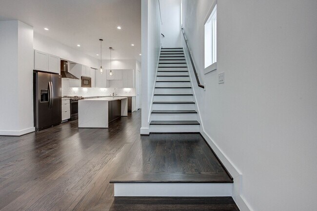 Building Photo - 3 Bedroom Home in the Galleria