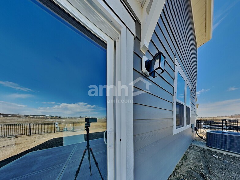 Building Photo - 9106 Henley Ave