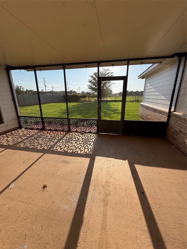 Building Photo - 14049 Overstreet Dr