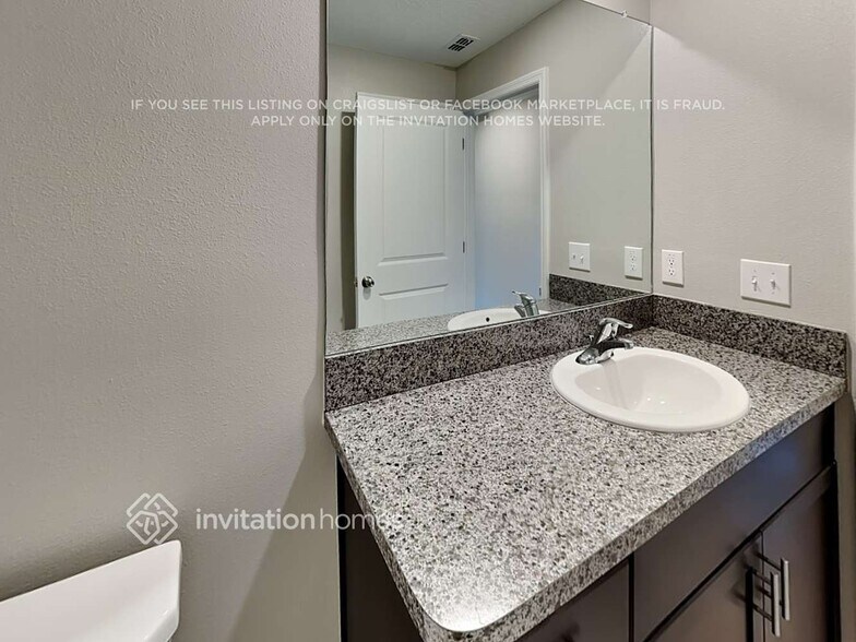 Building Photo - 1549 Blue Rose Dr