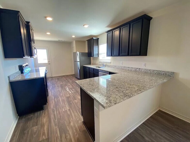 Building Photo - 513 Fox Glen Cv