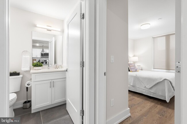 Building Photo - 214 Vine St