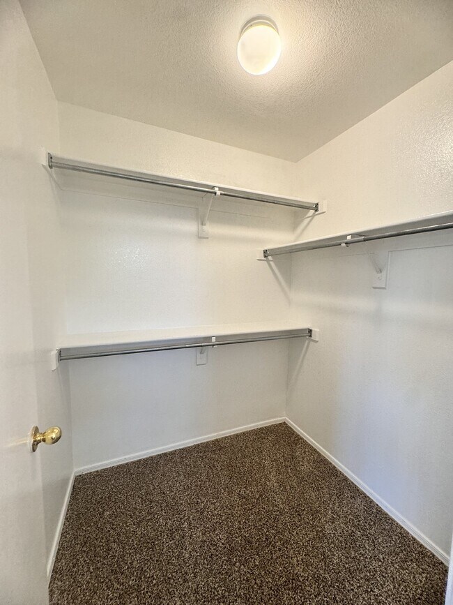 Building Photo - 9138 W Ross Ave