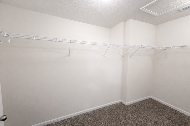 Building Photo - 5 Bedroom Home with Flex Room & First-Floor Guest Suite