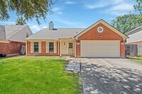 Building Photo - 9915 Villa Verde Dr