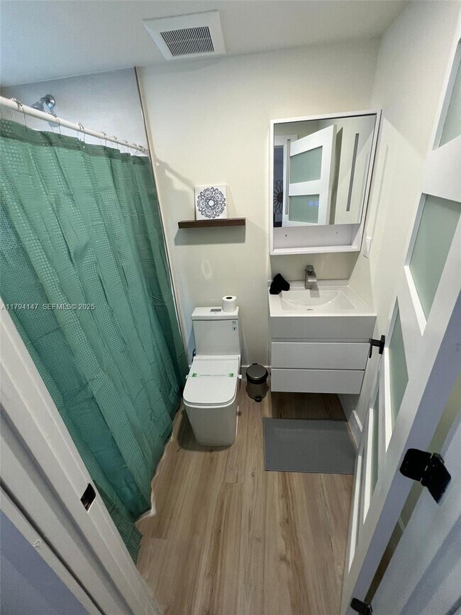 Building Photo - 1244 NW 32nd St