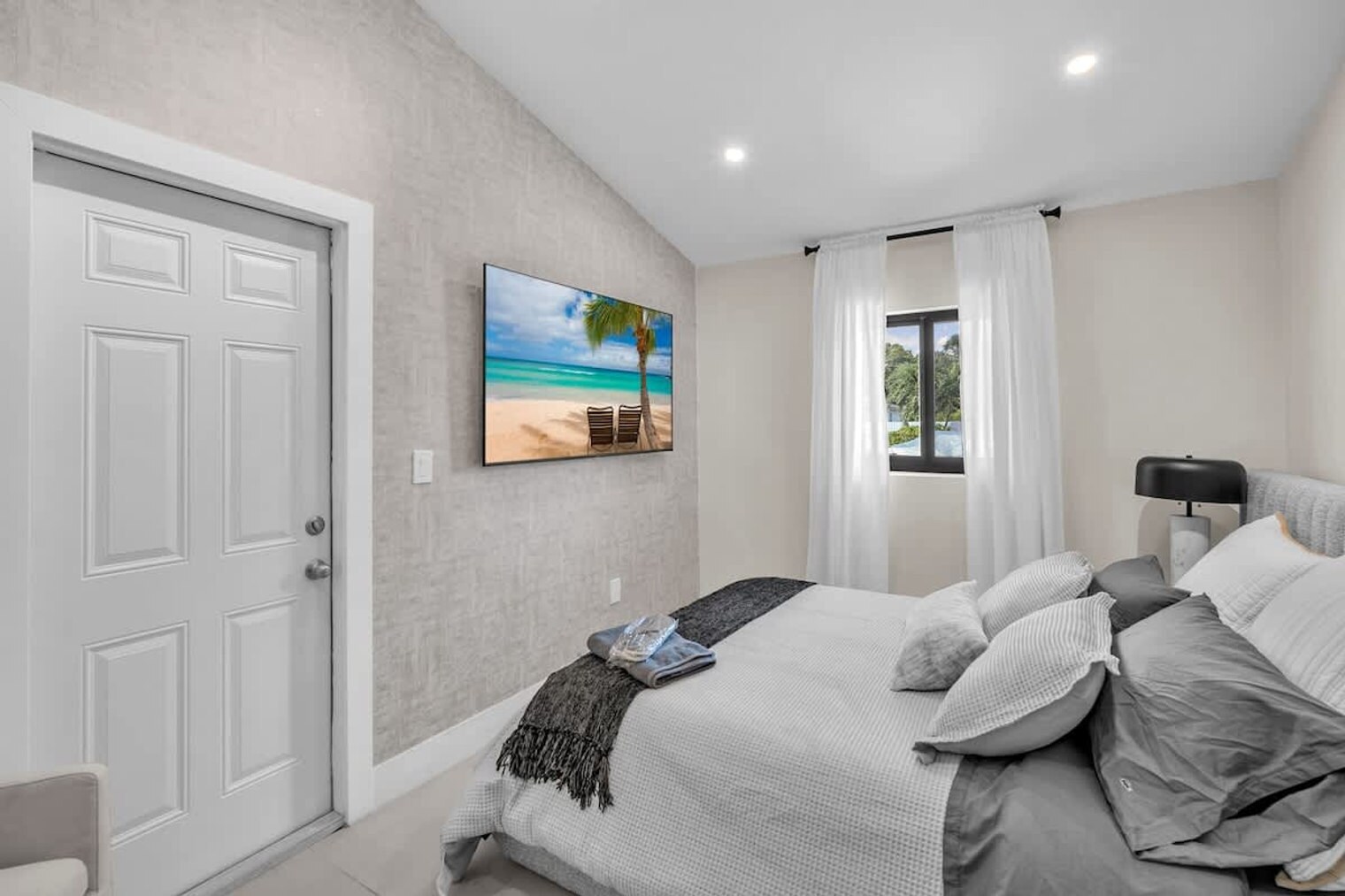 Building Photo - 400 NW 45th St