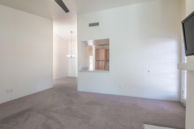 Building Photo - 6441 N Tierra De Las Catalinas