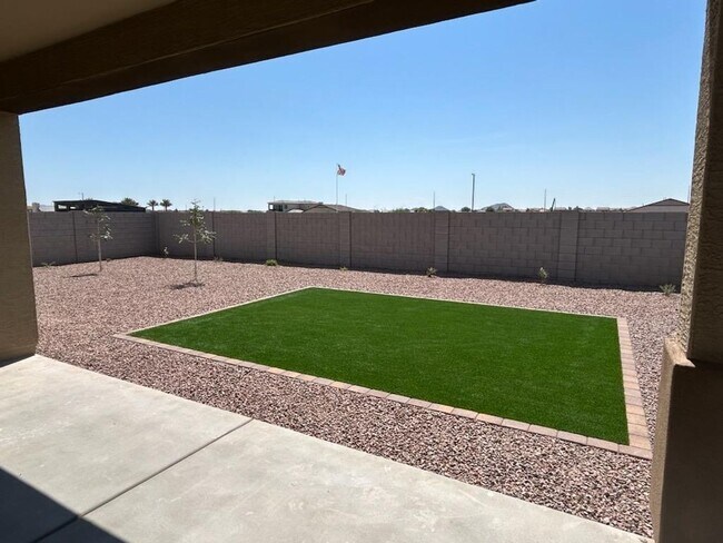Building Photo - Wonderful new build with family fun amenities