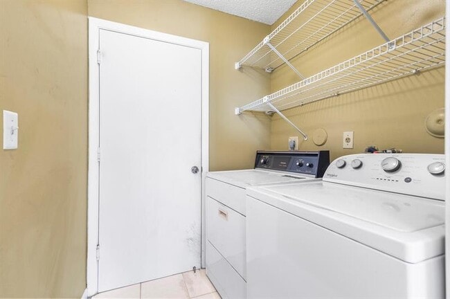 Building Photo - 3138 W Buena Vista Dr