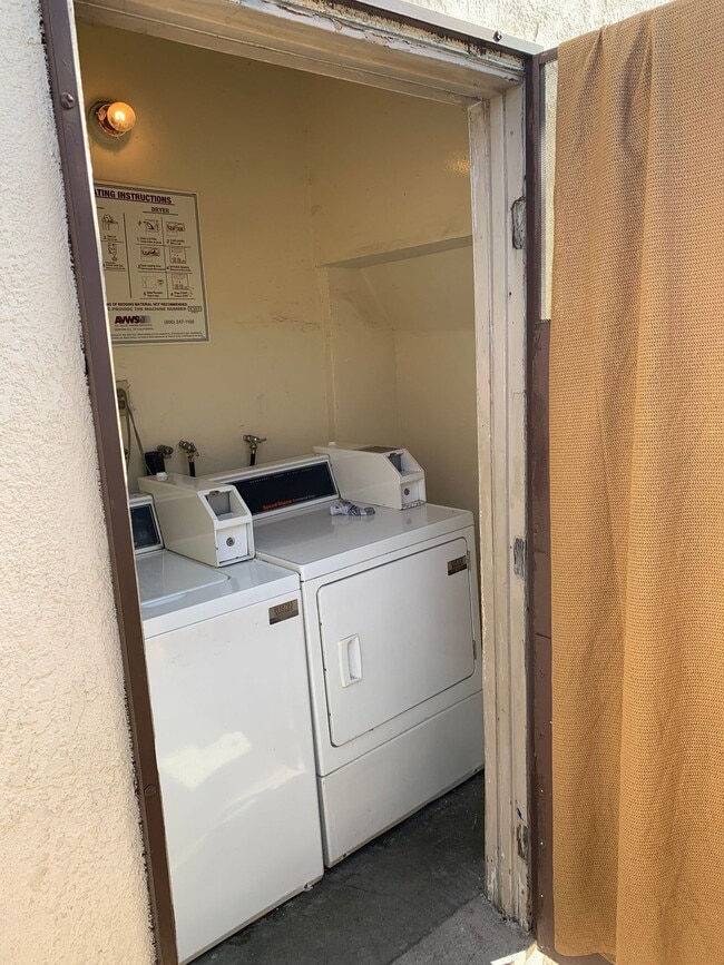 Building Photo - BELLA APARTMENTS: Beautiful Studio - 1 Bath