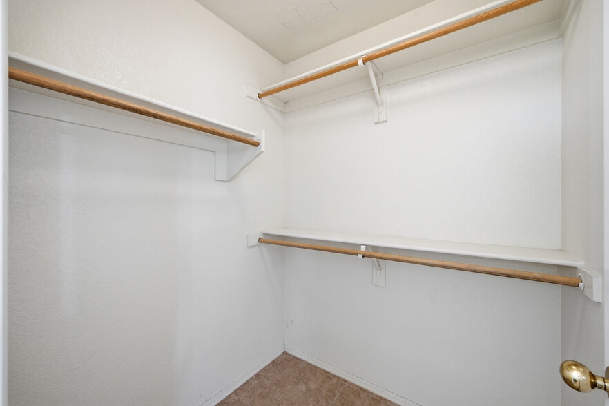 Building Photo - 7319 W Eugie Ave