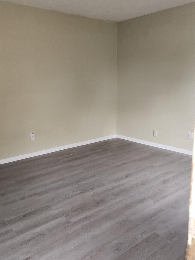 Building Photo - 128 Cherryview Ln