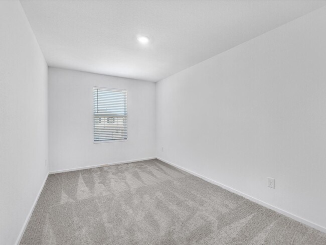 Building Photo - 25433 Carnation Ct