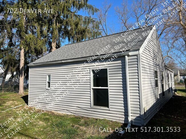 Building Photo - 3-BDR 1-BTH House with New Kitchen & New C...