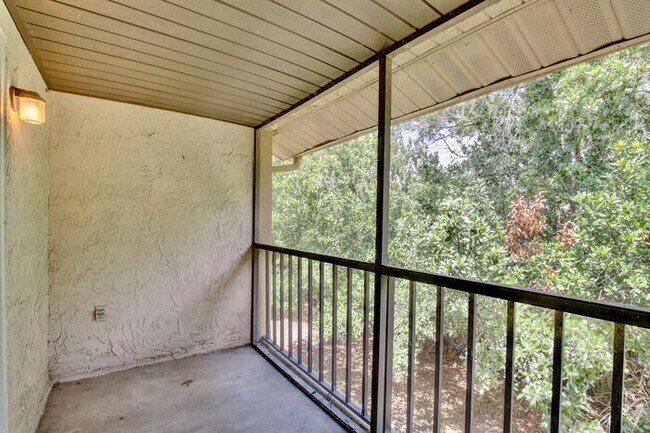 Building Photo - Spacious 2/2 Condo in Hawthorne Village - Orlando! Available Now!