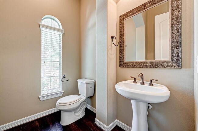 Building Photo - 2914 Cotswold Lane