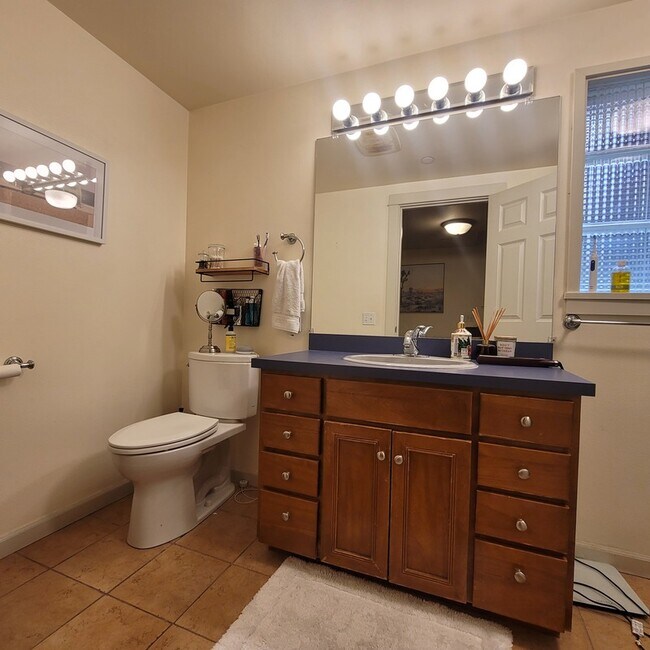 Building Photo - 2012 Minor Ave E