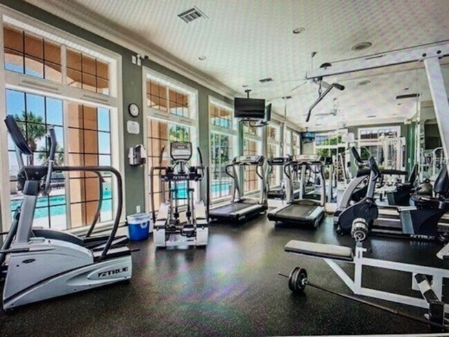 Building Photo - Renovated 2BR/2BA Condo With a Garage in I...